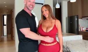 A bitch with big tits won the attention of a bald hunk - MyPornerLeak